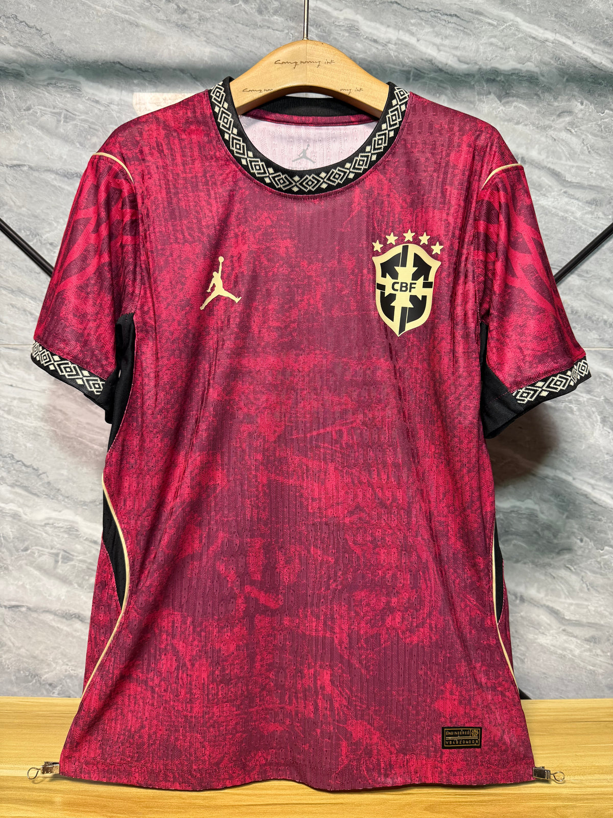 Maillot Brésil bordeaux, vue de dos