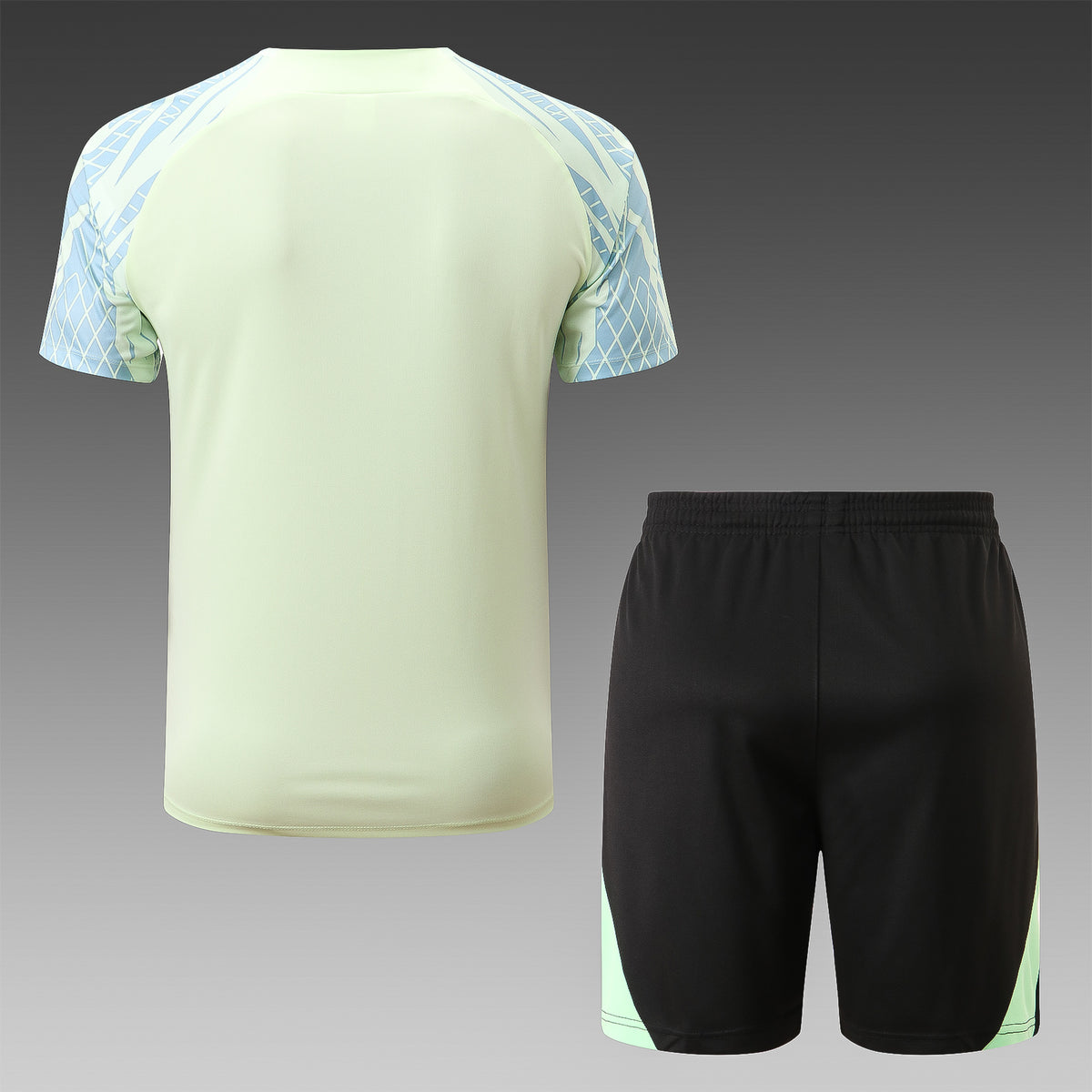 Vue de dos de l’ensemble Brésil vert clair avec short noir