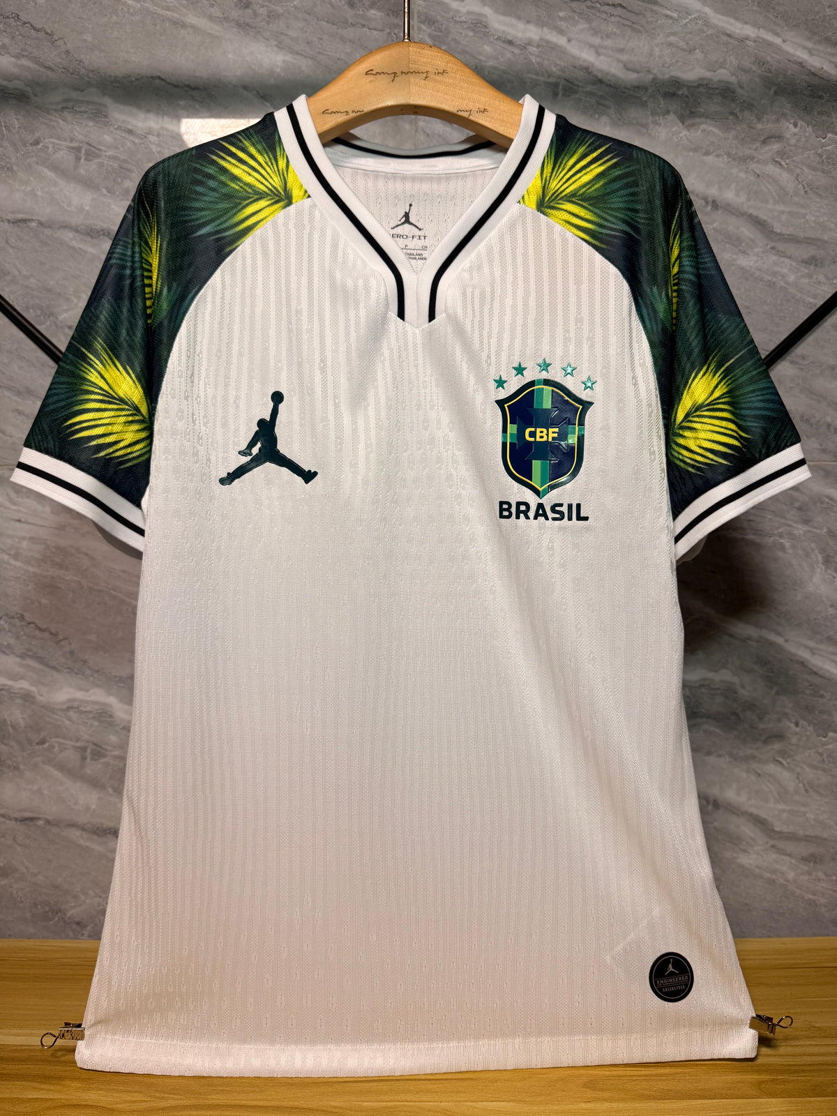 Maillot Brésil blanc tropical, vue de dos