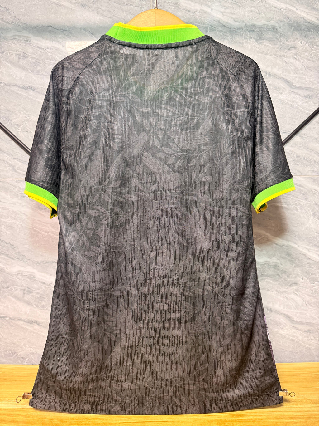 Maillot Brésil noir et vert illustré, vue de dos