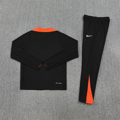 Ensemble d’entraînement Brésil noir et orange, vue de dos