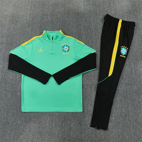 Ensemble Brésil vert et noir avec détails jaunes, vue de face