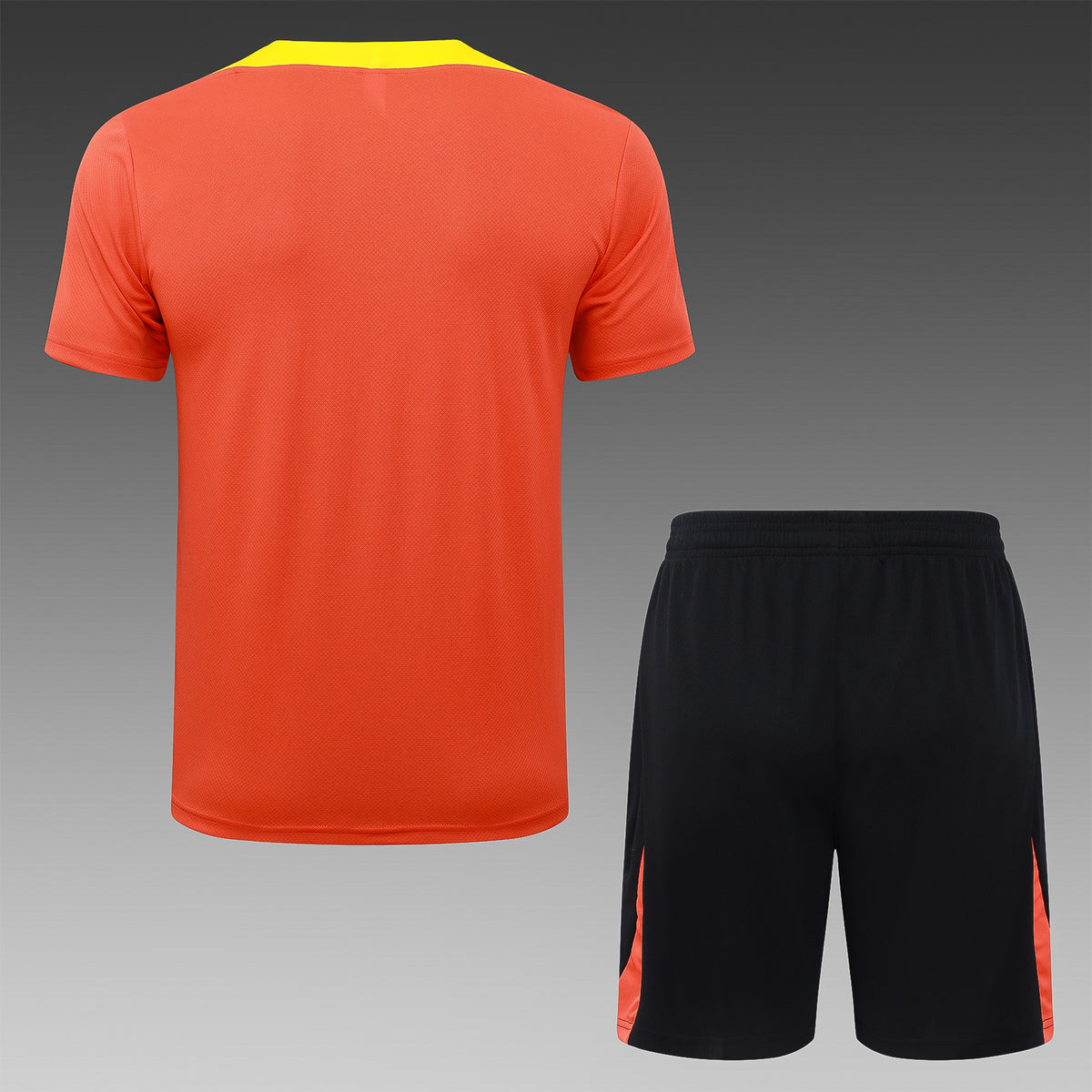 Face avant de l’ensemble d’entraînement Brésil orange avec short noir