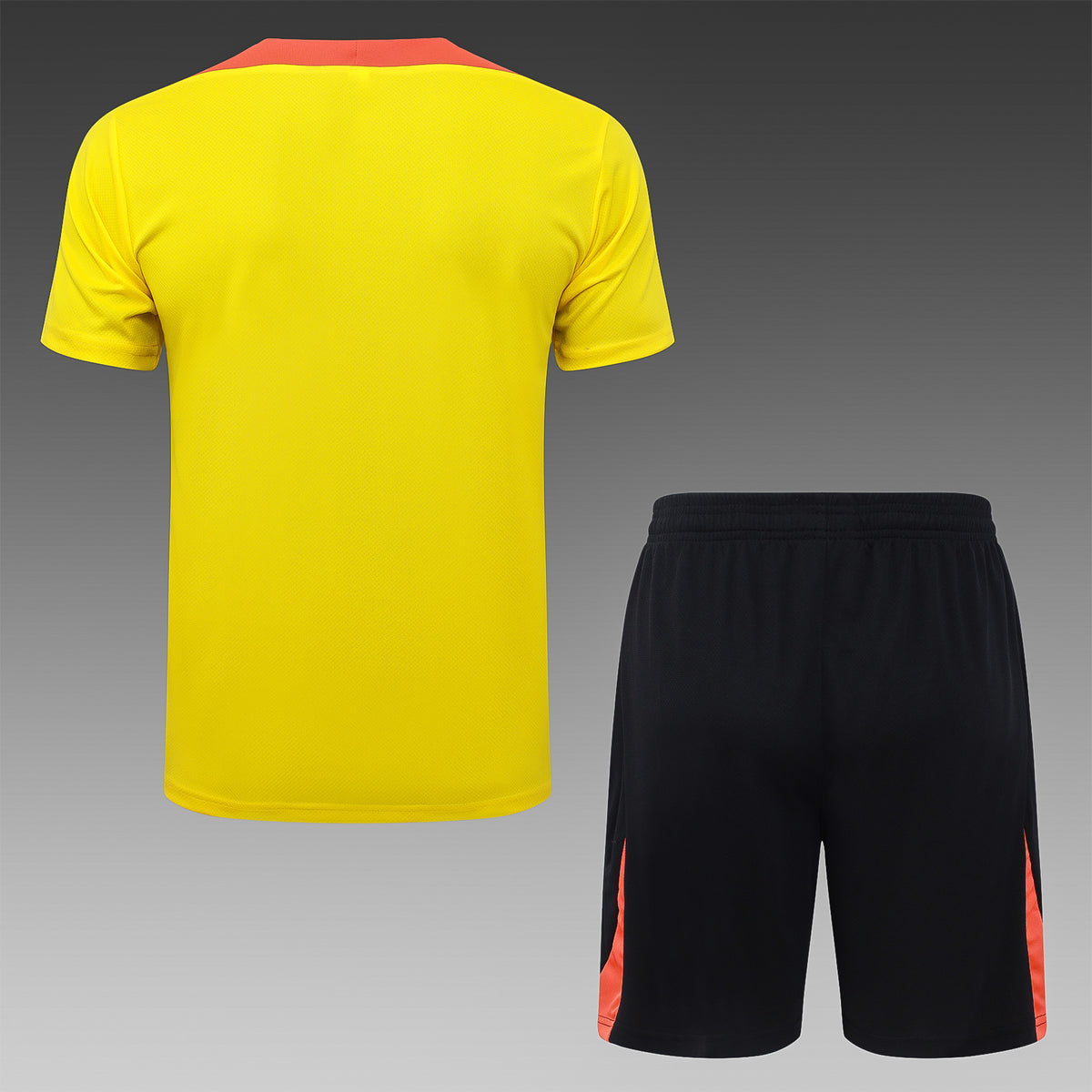 Maillot jaune du Brésil et short noir, dos