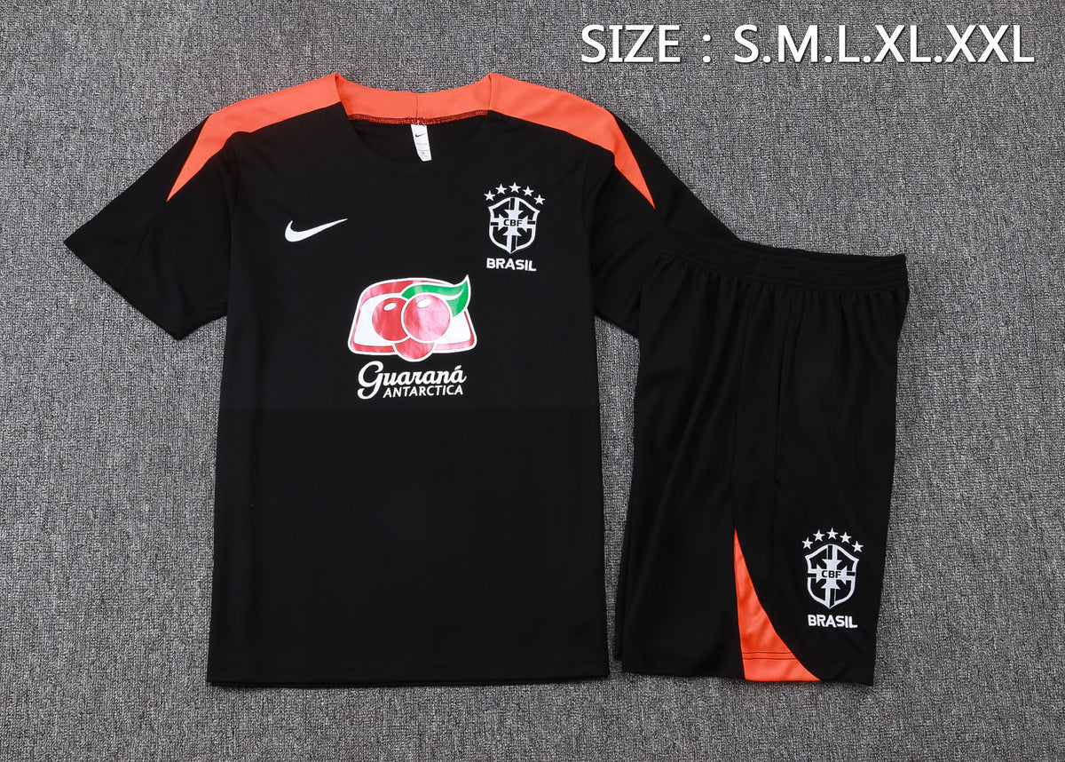 Maillot noir et short noir du Brésil, vue de dos