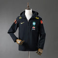 Veste noire à capuche inspirée du football brésilien, vue de face