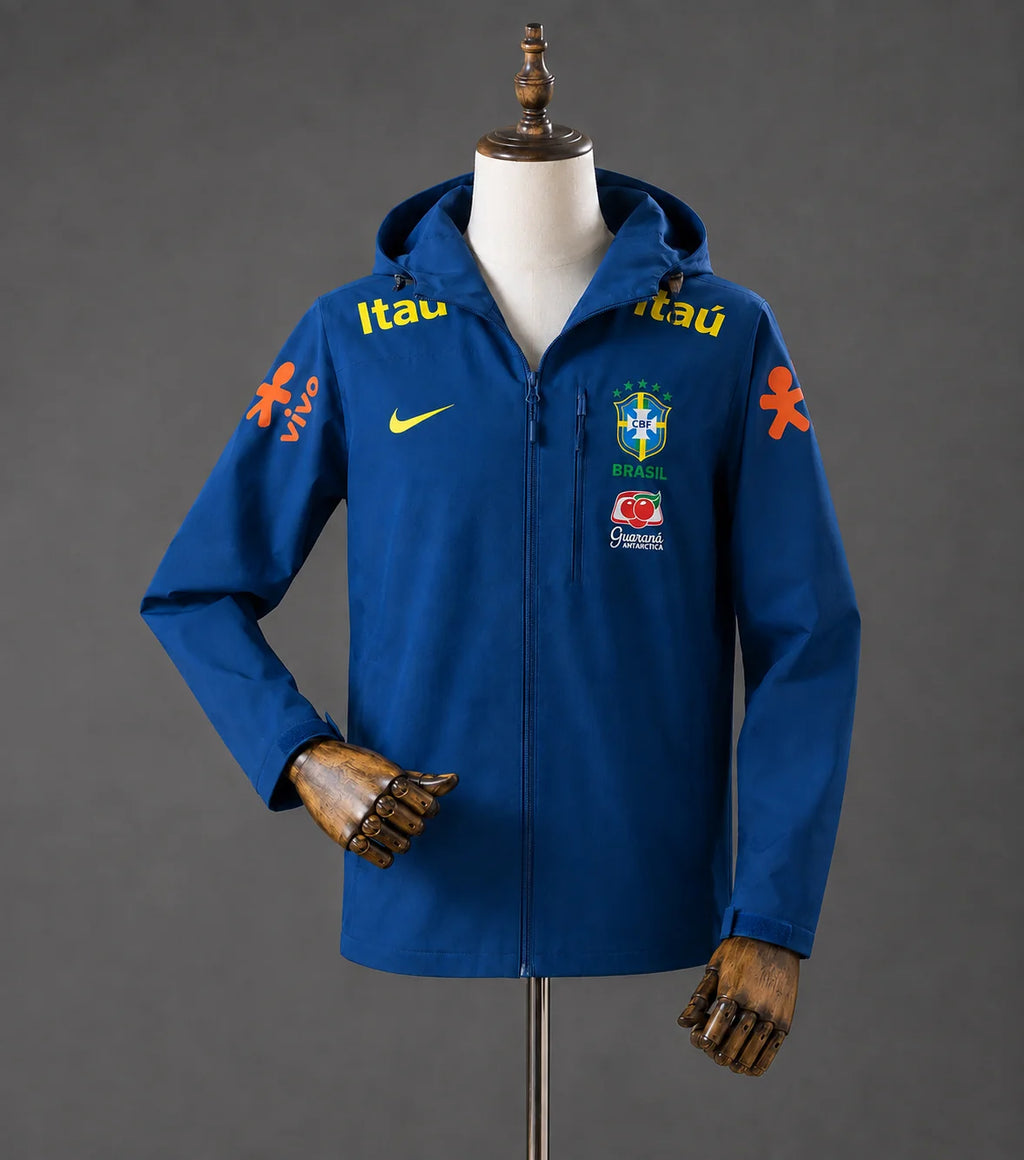 Veste bleue à capuche inspirée du Brésil, photographiée à plat