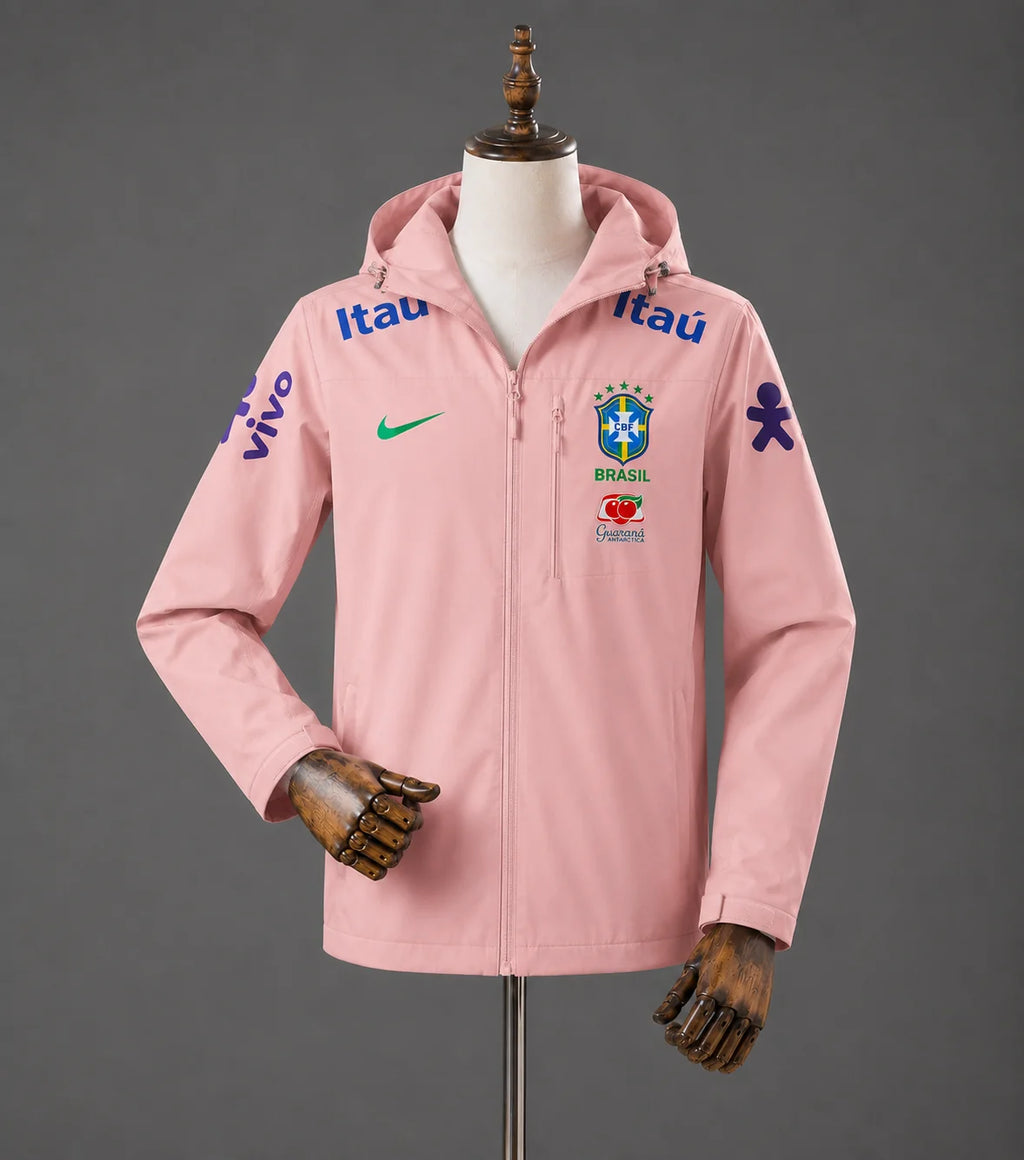 Veste rose à capuche inspirée du football brésilien, photographiée à plat